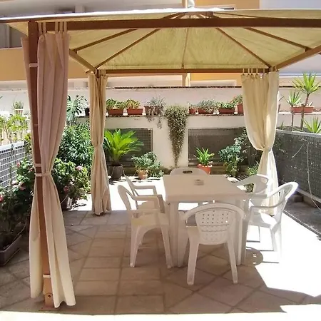 A Fronte Mare Apartman *